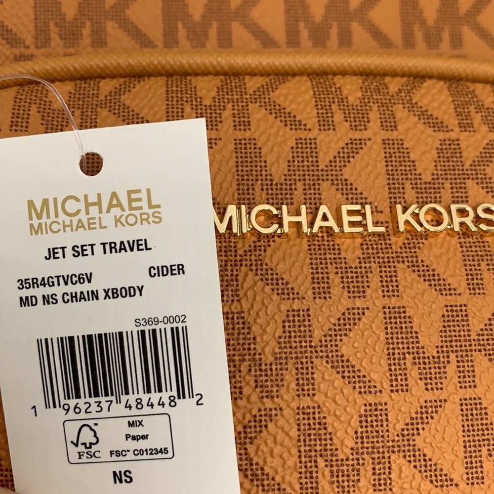 MICHAEL KORS
Jet Set Travel Medium Signature Logo Crossbody Bag
COLOR CIDER - Picture 16 of 16